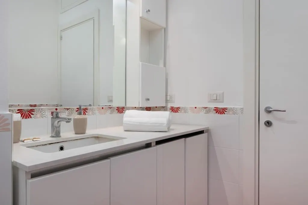 Deluxe Suite With Free Wifi And Netflix ミラノ 0*,  イタリア